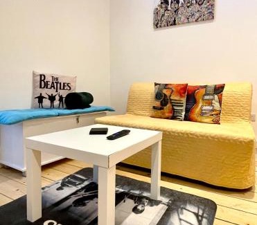North Kensington Apartamento | Cozy Balcony Flat With Canal View