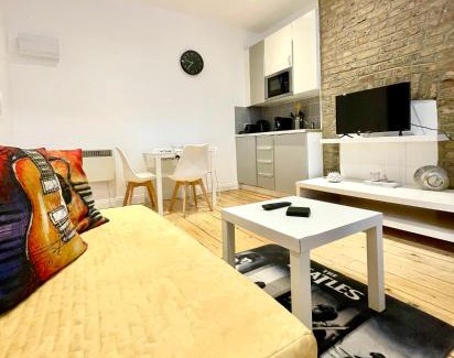 North Kensington Apartamento | Cozy Balcony Flat With Canal View