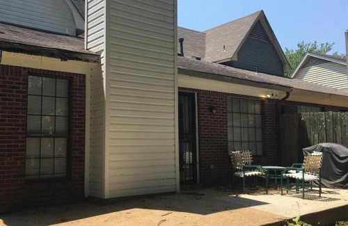 Ellendale Casa | Cozy Bartlett home with garage, fenced backyard