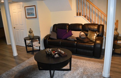 South March Casa | Cozy Basement Space in Kanata North