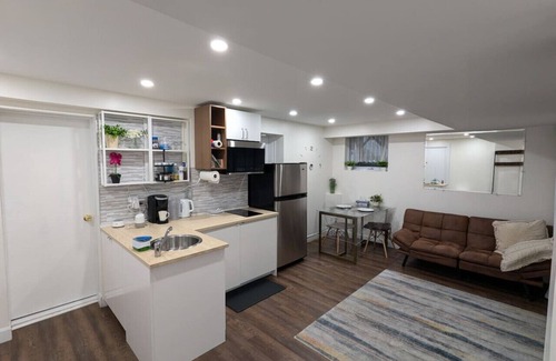 Cote-Des-Neiges—Notre-Dame-De-Grace Apartamento | Cozy basement studio in Cote-des-Neiges