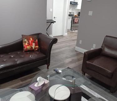 Northeast Edmonton Apartamento | Cozy Basement Suite - private entrance - Free Netflix