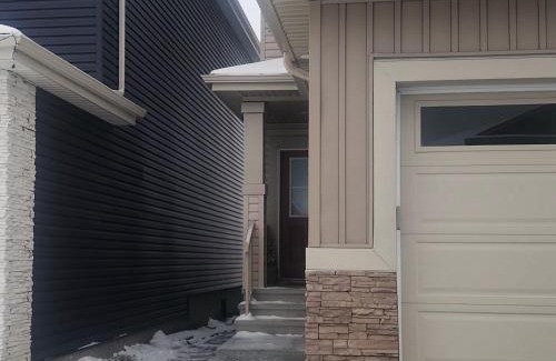 Northeast Edmonton Apartamento | Cozy Basement Suite - private entrance - Free Netflix