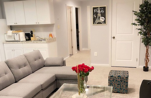 Hanover Casa | Cozy Basement with Private Entrance