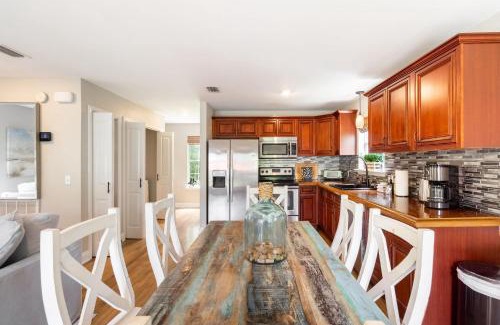 Freeport Casa | Cozy Bay Retreat - 2BR & Rooftop Views