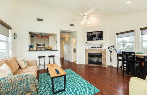 Sportsman Road Casa | Cozy Bayfront Home w/ Panoramic Bay & Wetland Views, Private Pier