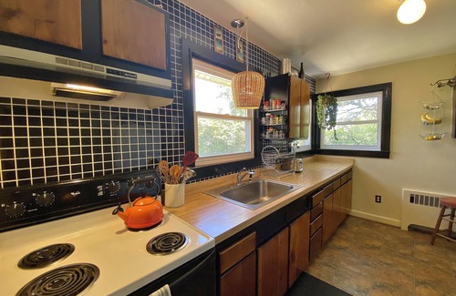 Northeast Virginia Beach Casa | Cozy Beach Bungalow 1 block from the ocean!