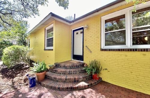 Northeast Virginia Beach Casa | Cozy Beach Bungalow 1 block from the ocean!