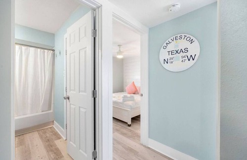 Jamaica Beach Casa | Cozy beach bungalow close to ocean with large yard