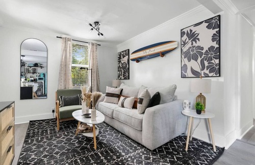 Charleston Casa | Cozy Beach Cottage Bungalow - 15 minutes to Folly!