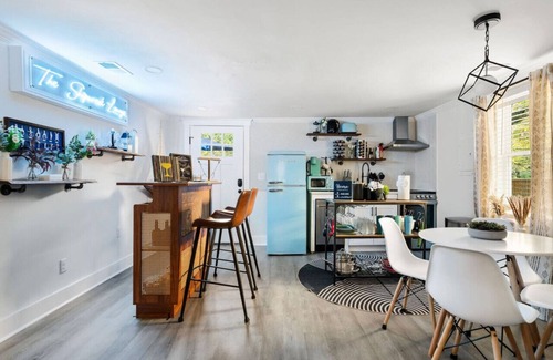 Charleston Casa | Cozy Beach Cottage Bungalow - 15 minutes to Folly!