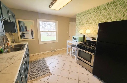 Miller Beach Cabaña | Cozy beach cottage near West Beach.