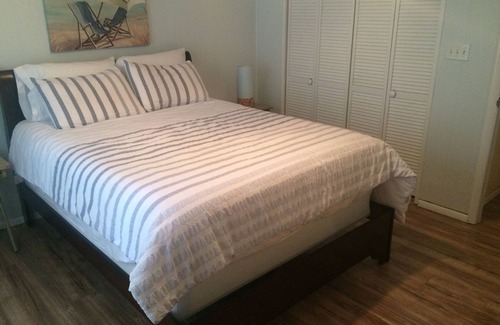 Long Island Cabaña | Cosy Beach Cottage A solo minutos a pie de South Beach, porche privado y protegido