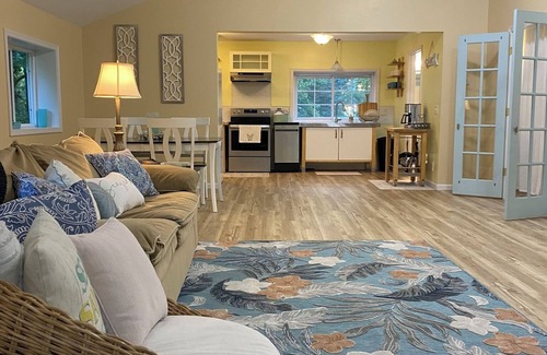 South Haven Cabaña | Cozy beach cottage 8 mins from South Haven - Fire Pit, Bike Trail, Starry Nights