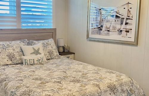 Long Beach Cabina | Cozy Beach Cottage with Beach & Canal Views, Steps from the Ocean ·