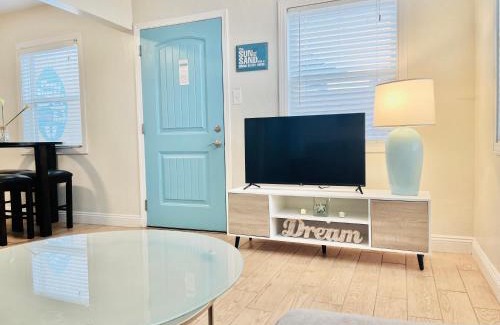 Pacific Beach Apartamento | Cozy Beach Cottage with Bicycles
