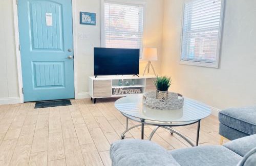 Pacific Beach Apartamento | Cozy Beach Cottage with Bicycles