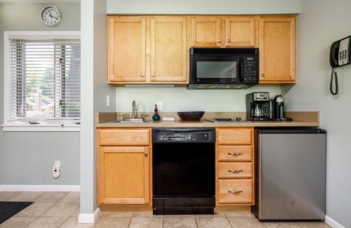 Williamsburg Condominio | Cozy Beach Front Condo | AC | Beach | Waterfront |