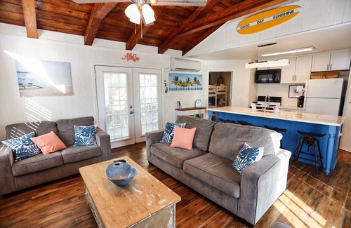 Galveston Casa | Cozy Beach House- 3 Minute Walk to Sunny Beach