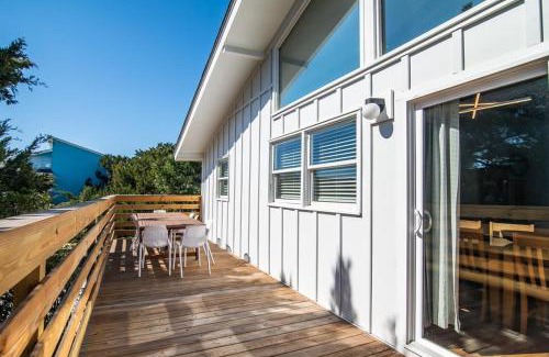 Pawleys Island Casa | Cozy Beach House Steps from the Shore: 4 Bedroom