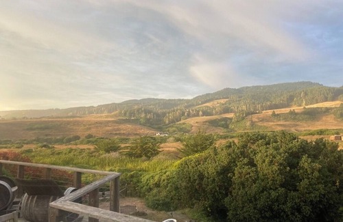 Manchester Casa | Cozy beach house with panoramic mountain views