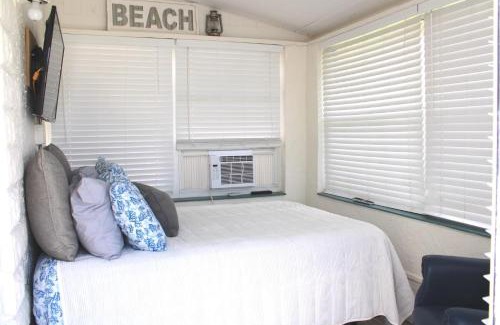 New Smyrna Beach Apartamento | Cozy Beachside Cottage Studio
