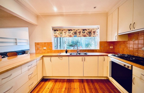 Brighton East Casa | Cozy Beachside Home | 5BR +Pool +Rumpus +King beds + PingPong