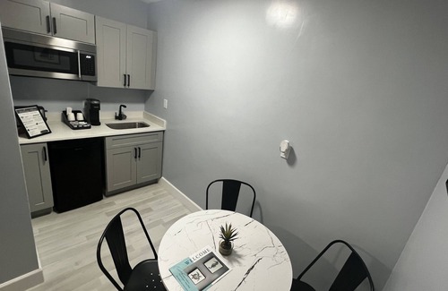 Daytona Beach Apartamento | Cozy Beachside Modern Boutique Hotel Suite with Kitchen - by Oceano Suites