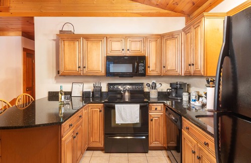 North Conway Cabina | Cozy Bear Cabin - 10 minutes from Cranmore and Attitash mountains