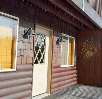 Island Park Casa | Cozy Bear Cabin Getaway