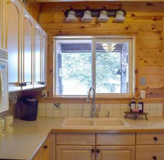Island Park Casa | Cozy Bear Cabin Getaway