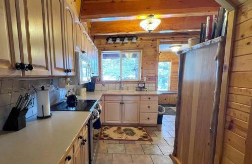 Island Park Casa | Cozy Bear Cabin Getaway