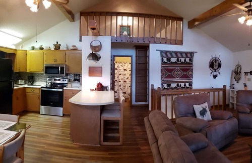 Unaka Casa | Cozy Bear Paw Mountain Retreat