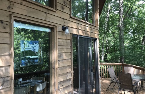 Unaka Casa | Cozy Bear Paw Mountain Retreat