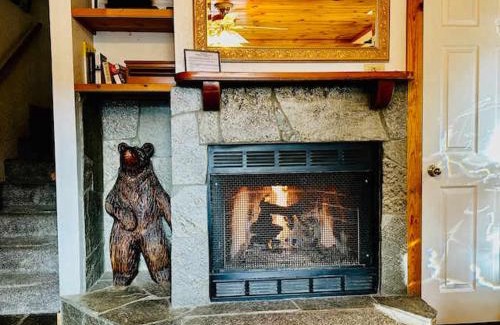 Yosemite West Apartamento | Cozy Bear South-Inside Yosemite-Sleeps 5