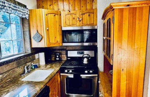 Yosemite West Apartamento | Cozy Bear South-Inside Yosemite-Sleeps 5