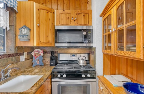 Yosemite West Cabina | Cozy Bear South Charming 2bd Cabin in Yosemite!
