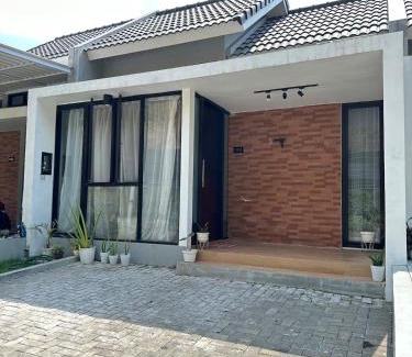 Tembalang Casa | Cozy & Beautiful house in Tembalang