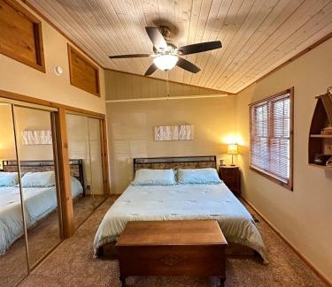 Lowell Casa | Cozy Beaver Lake Getaway