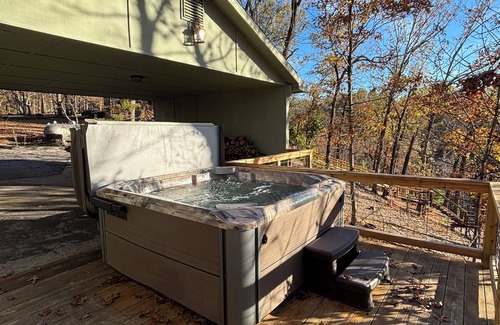 Lowell Casa | Cozy Beaver Lake Getaway