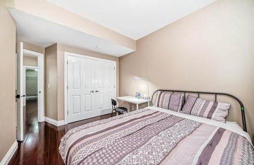 Signal Hill Casa | Cozy bedroom in quiet community