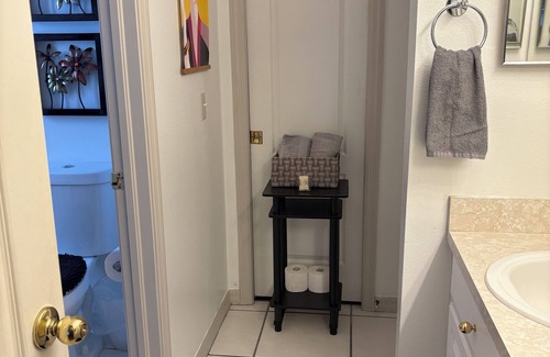 Riverview Casa | Cozy bedroom on first floor. No kitchen access .