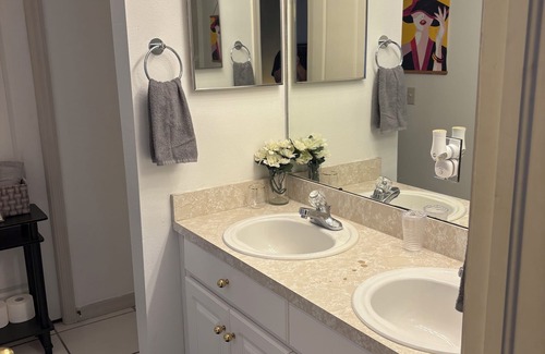 Riverview Casa | Cozy bedroom on first floor. No kitchen access .
