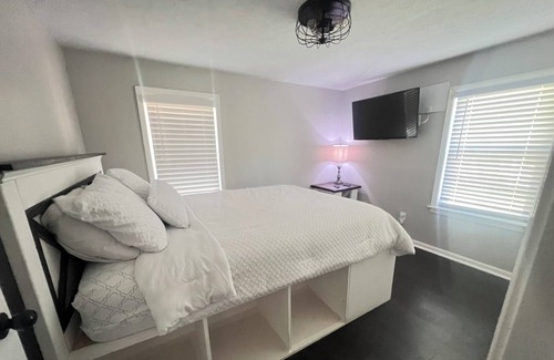 Bessemer Casa | Cozy Bessemer/McCalla Farmhouse