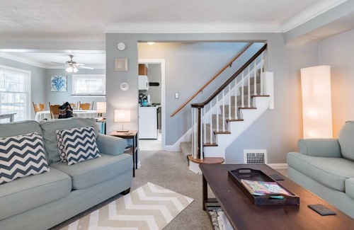 Cleveland Casa | Cozy Blue House on the Shores of Lake Erie