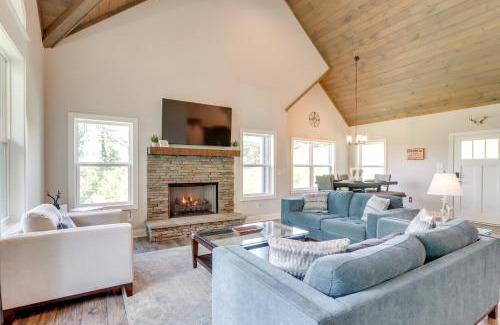 Blairsville Casa | Cozy Blue Ridge Cabin Game Room and Mountain Views
