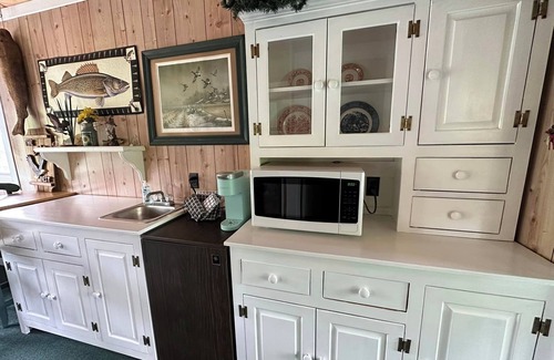 Stevens Point Cabaña | Cozy boathouse in enchanting Stevens Point with AC