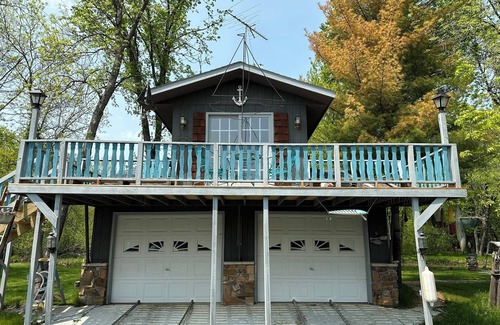 Stevens Point Cabaña | Cozy boathouse in enchanting Stevens Point with AC