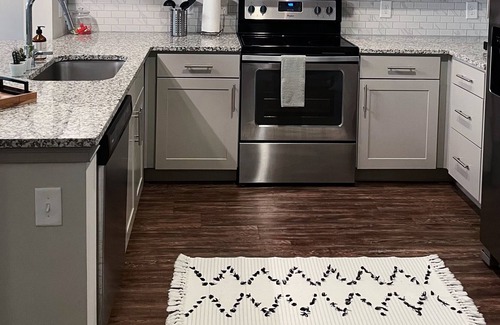 Lindbergh Apartamento | Cozy Boho Apt in Luxury Mid-Rise