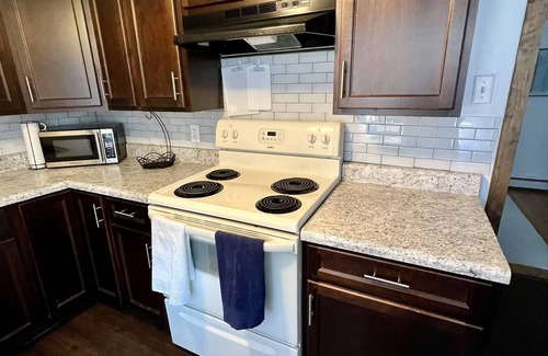 Sassamansville Apartamento | Cozy boho charm! Close to town with ALOT to do!